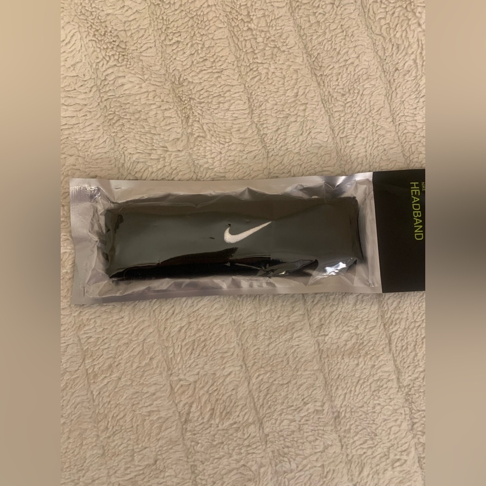 Nike Headband 🖤 - Picture 2 of 4